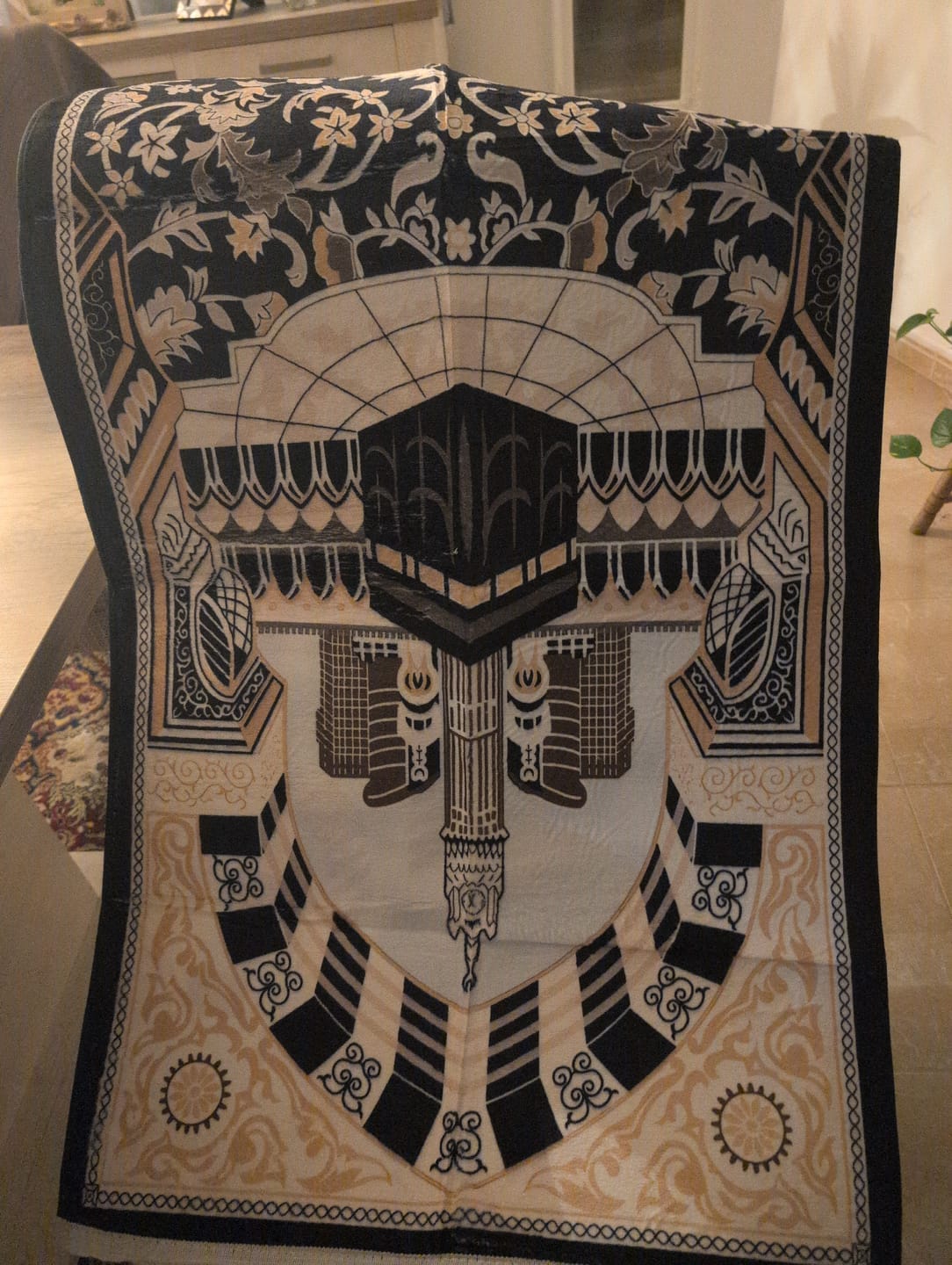 Customer photo review of Floral Kaaba  Padded Prayer Mat