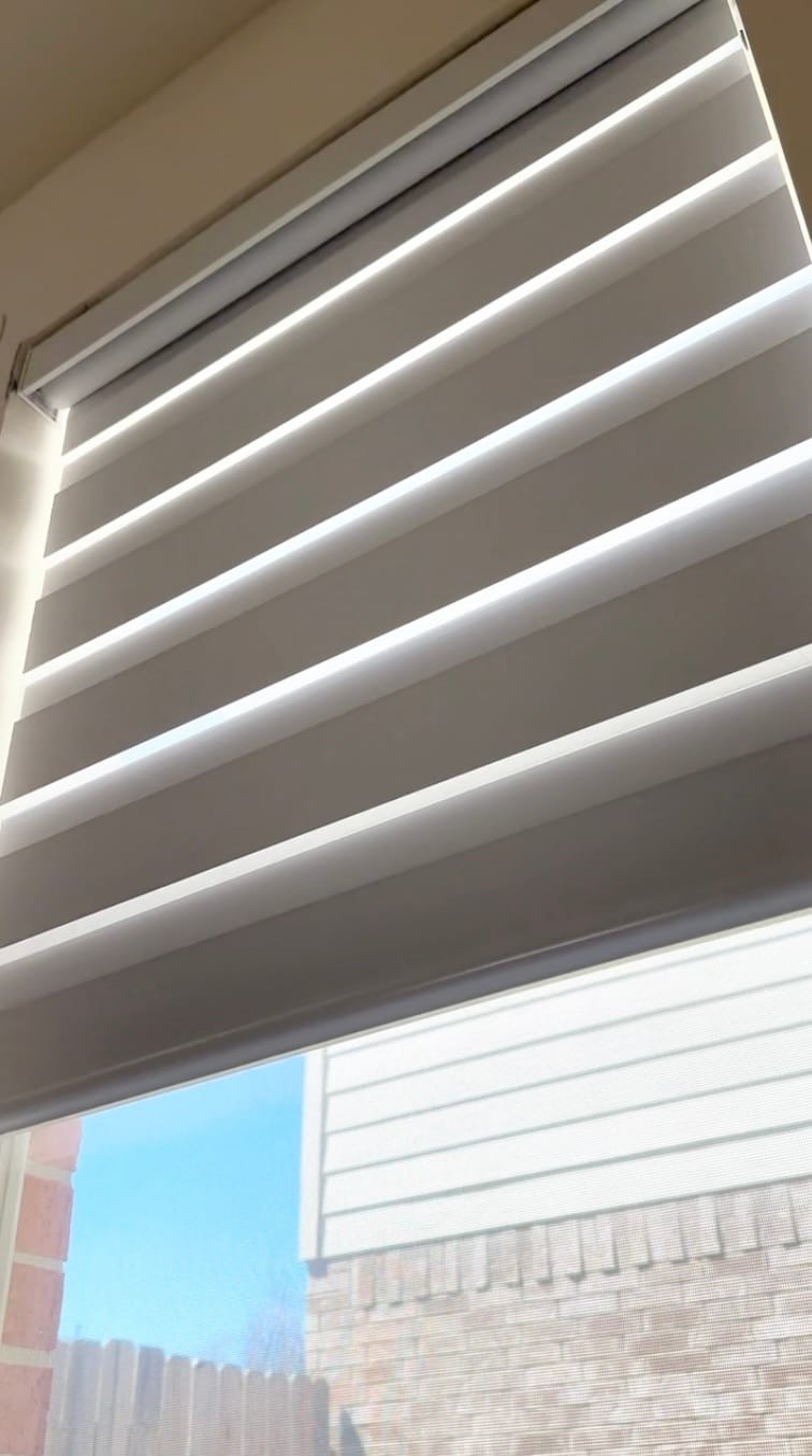Customer photo review of SmartWings Motorized Zebra Shades 100% Blackout 95mm Chloris