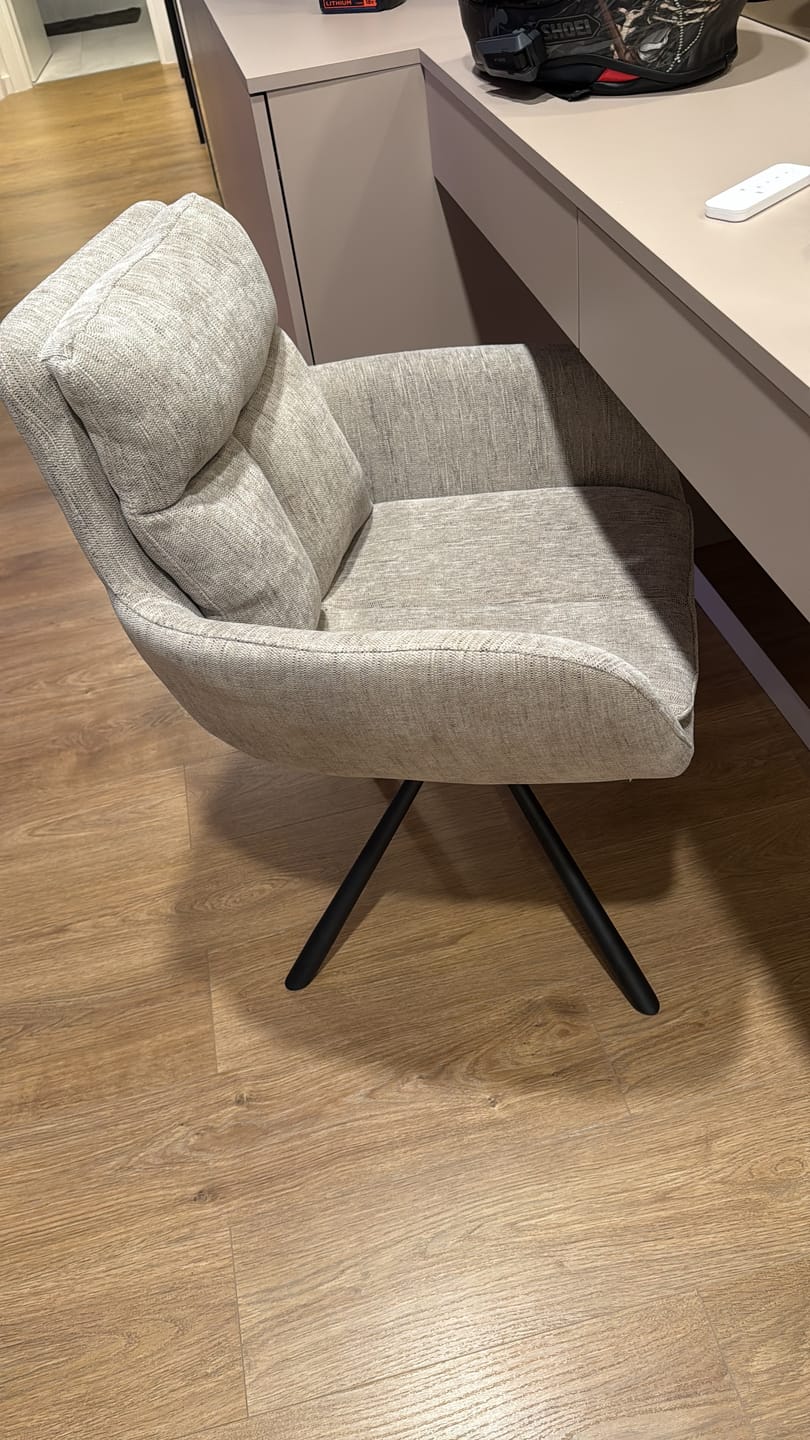 Customer photo review of Scaun rotativ K495, bej/negru, stofa clasica/metal, 60x65x87 cm
