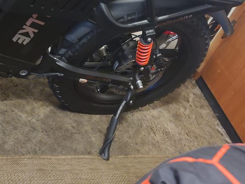 Customer photo review of Wallke adjustable aluminium alloy kickstand