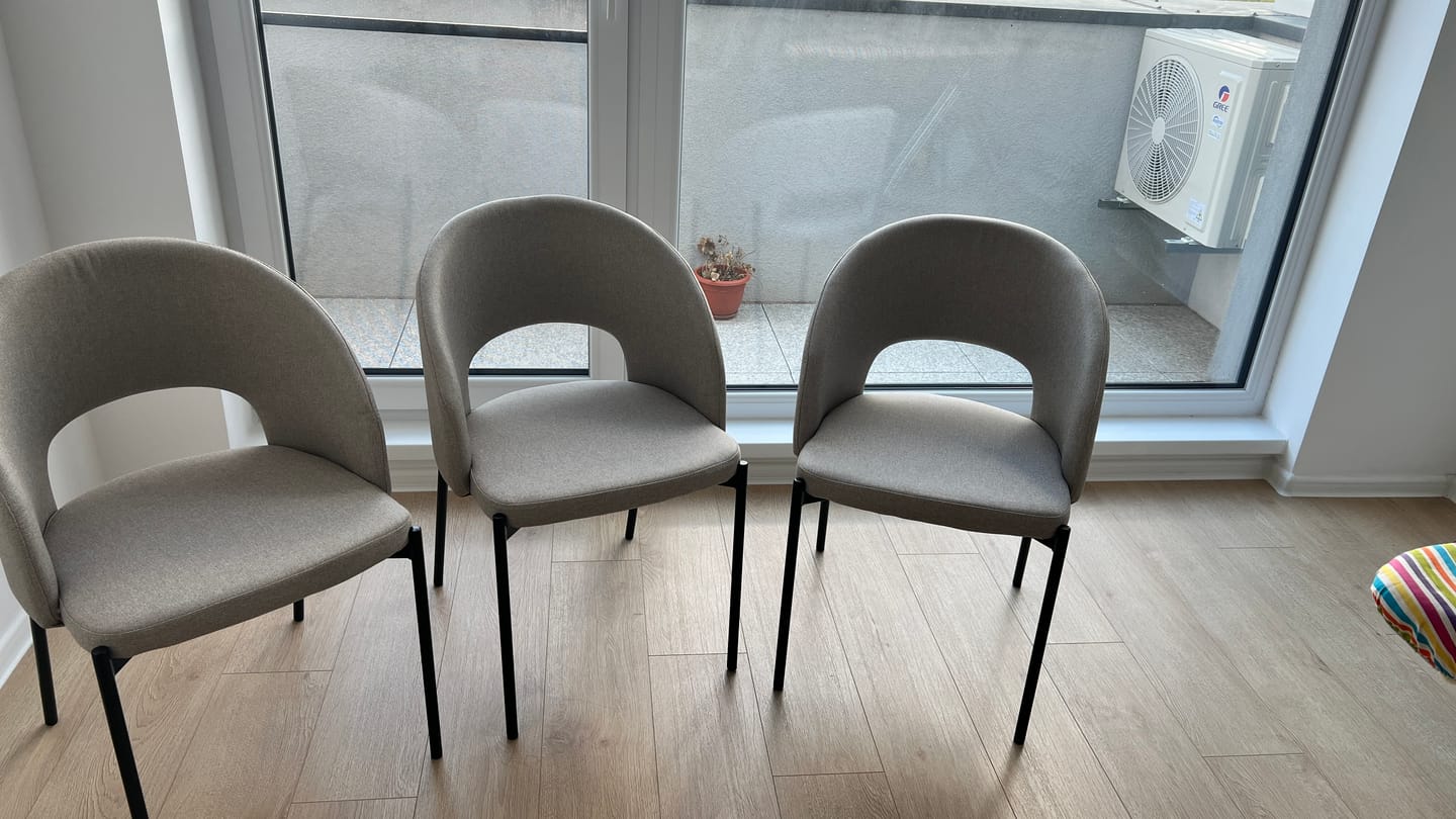 Customer photo review of Scaun tapitat K373, bej/negru, stofa clasica/metal, 51x57x77 cm