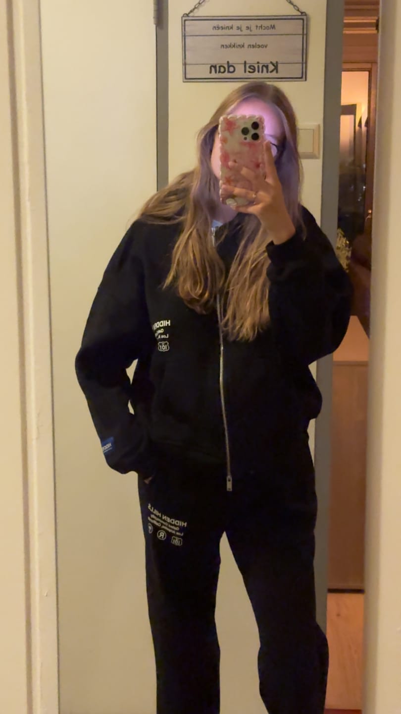 Customer photo review of LABEL STRAIGHT LEG SWEATPANTS BLACK