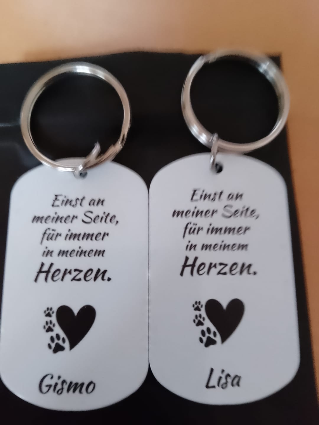 Customer photo review of Für immer im Herzen - Individueller Dog Tag Schlüsselanhänger