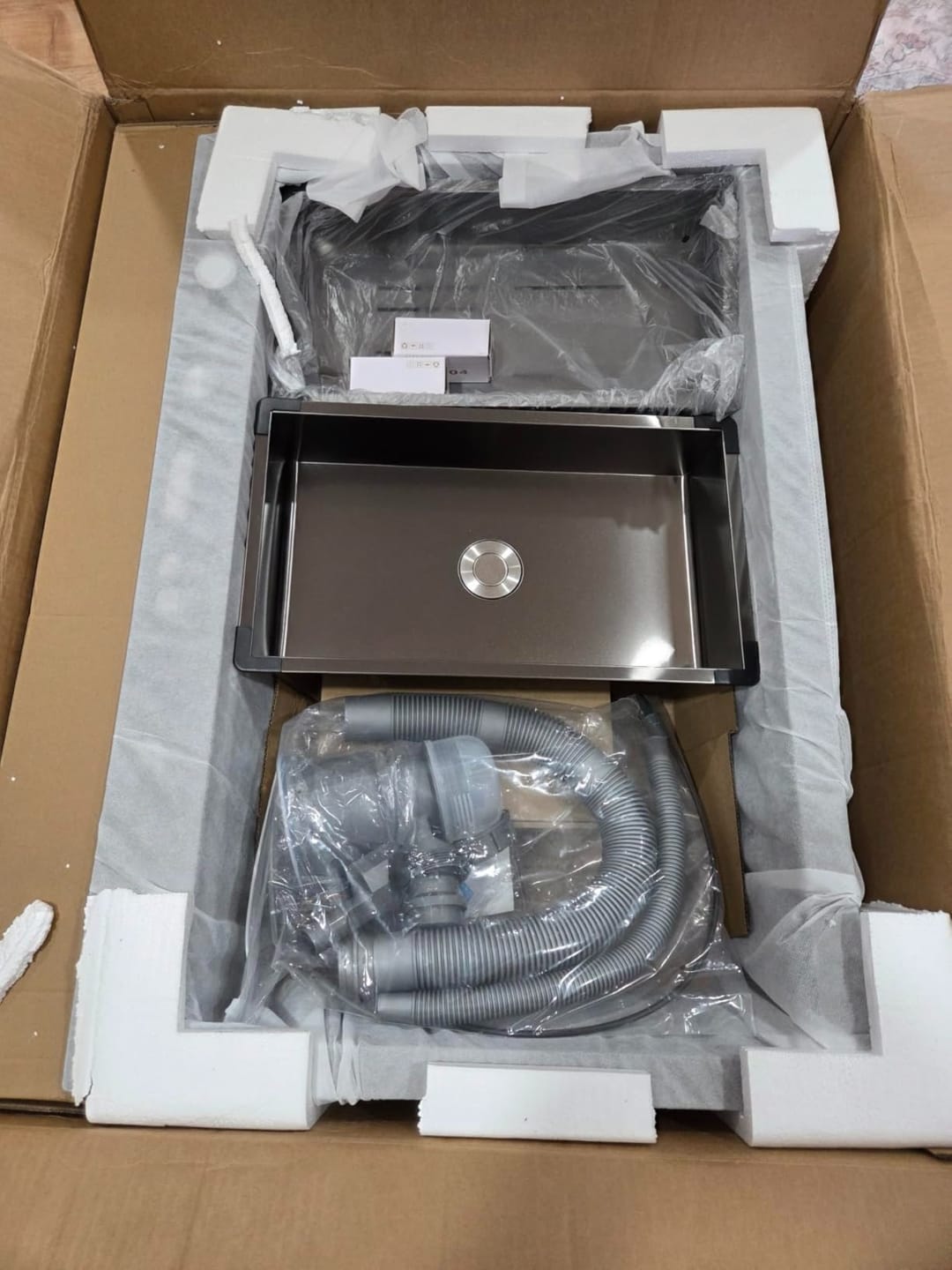 Customer photo review of Stainless steel waterfall kitchen sink, integrated faucet and multifunctional wash basin, factory high-end kitchen customization