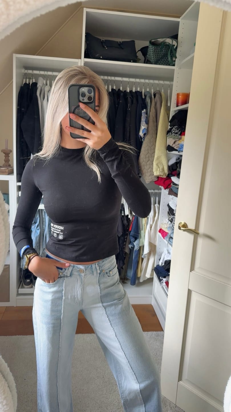 Customer photo review of LABEL LONGSLEEVE TOP BLACK