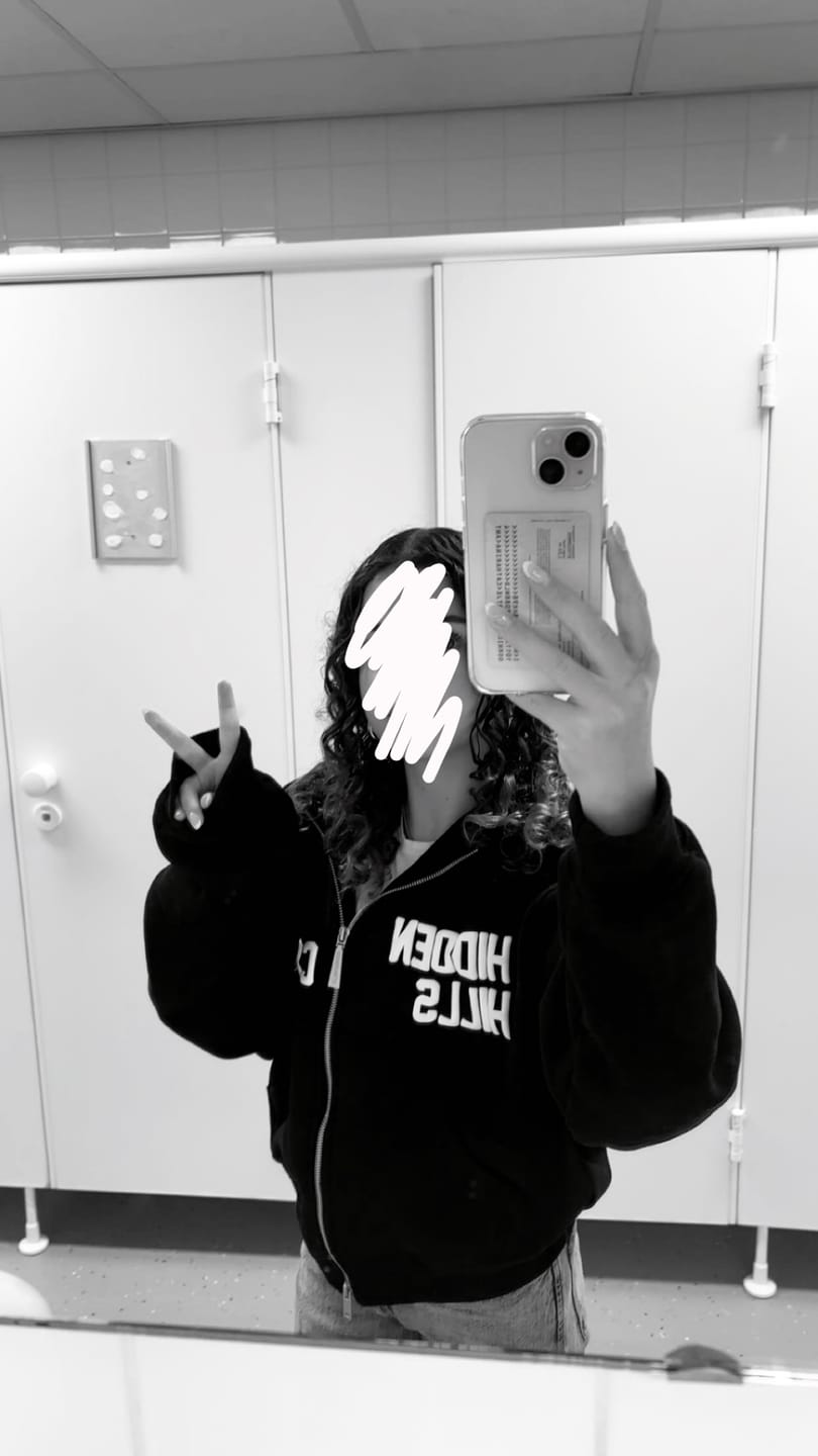 Customer photo review of GATED COMMUNITY ZIP HOODIE BLACK