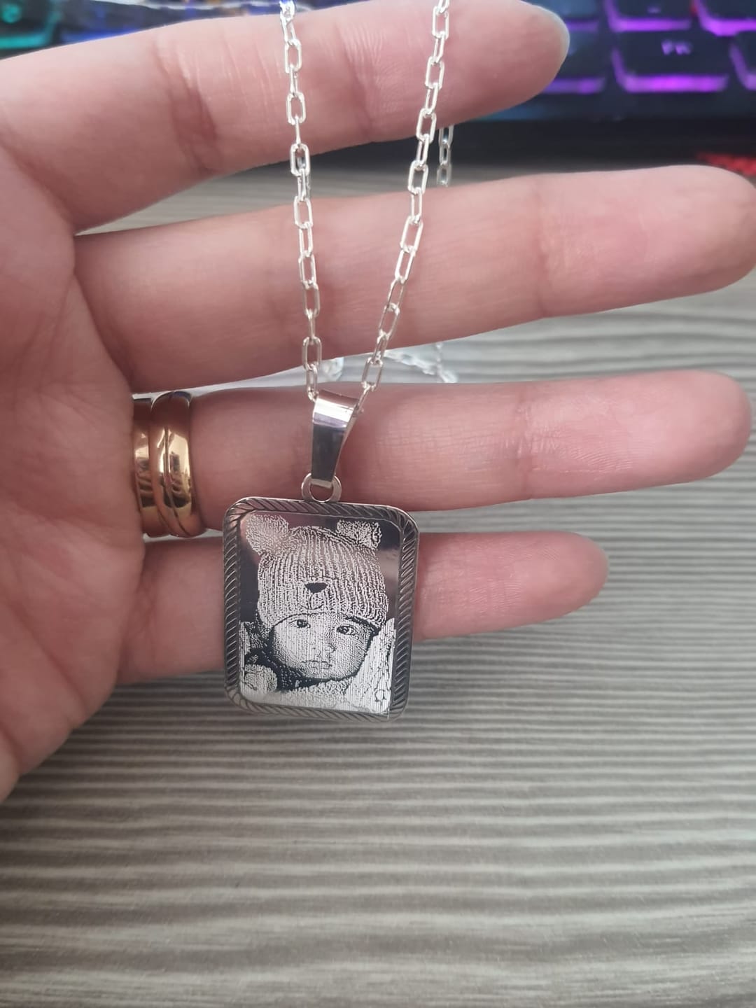 Customer photo review of Oferta fotograbado rectangular borde trenzado con cadena 60cm