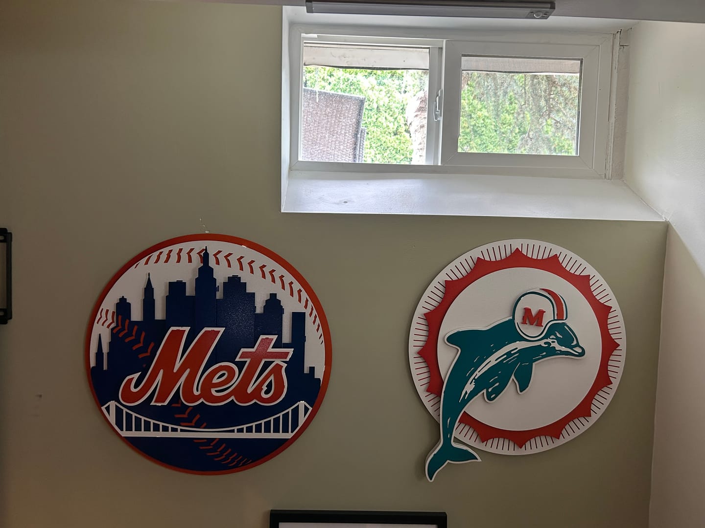 Customer photo review of New York Mets Crest 3D Vintage Metal Wall Art