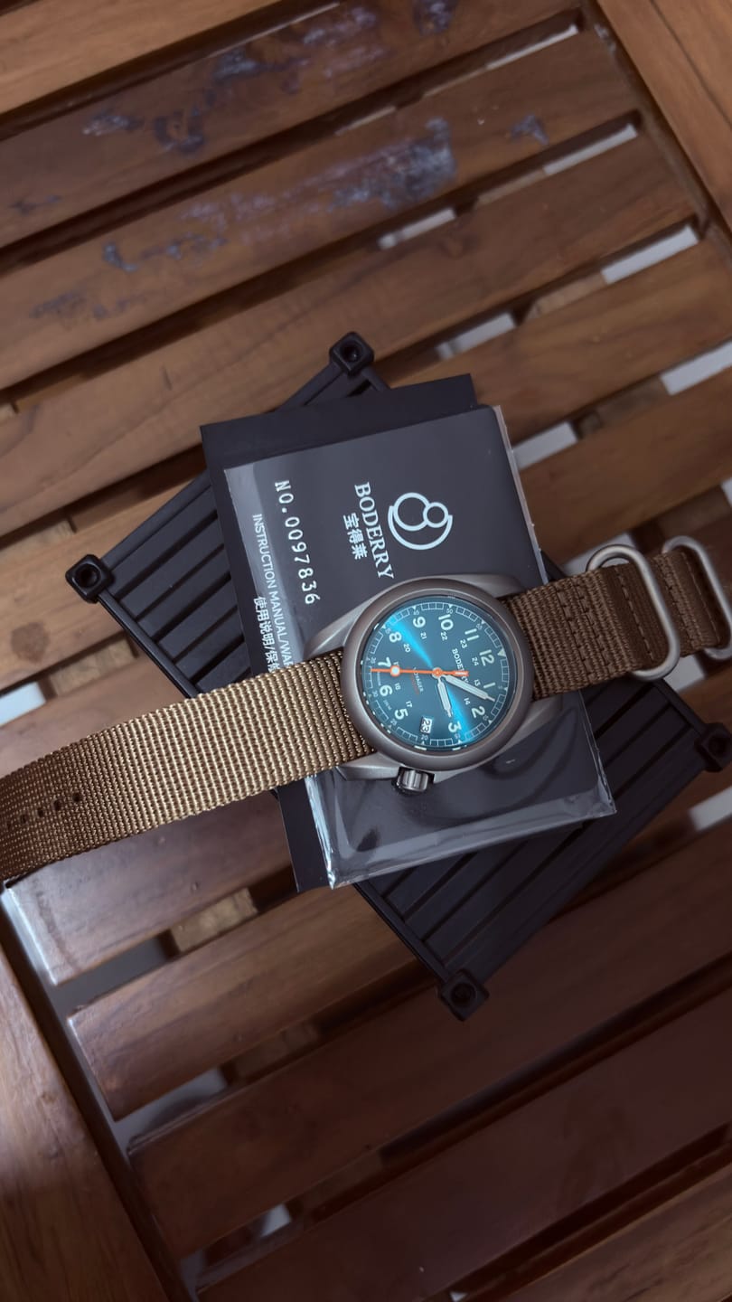 Customer photo review of VOYAGER - 100M Waterproof Titanium Automatic Field Watch | Peacock Green