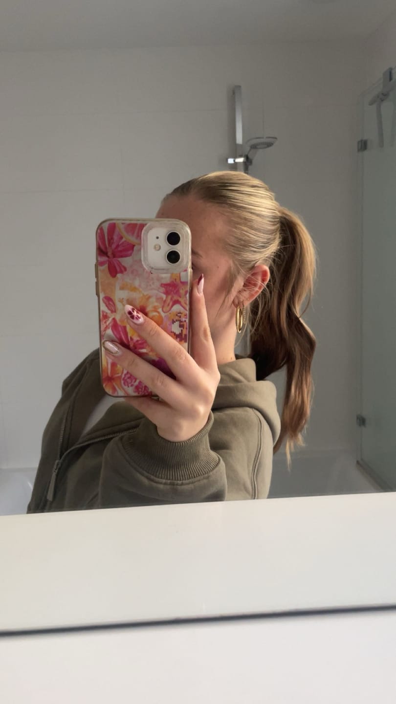 Customer photo review of LABEL ZIP HOODIE SAGE