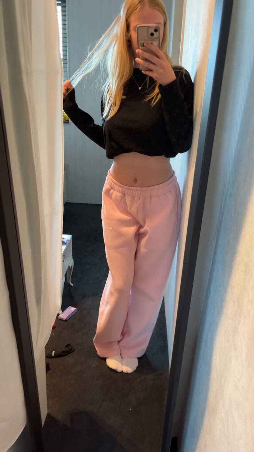 Customer photo review of LABEL STRAIGHT LEG SWEATPANTS LIGHT PINK