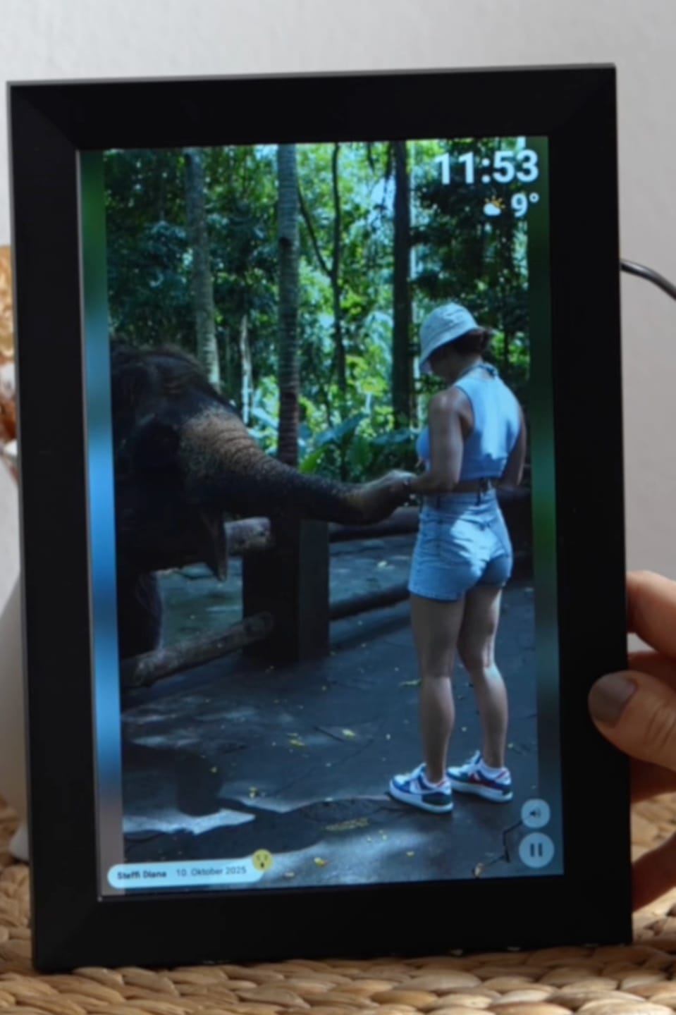 Customer photo review of Filapen Digitaler Bilderrahmen – 10,1 zoll HD Touchscreen, WiFi, 32GB Speicher