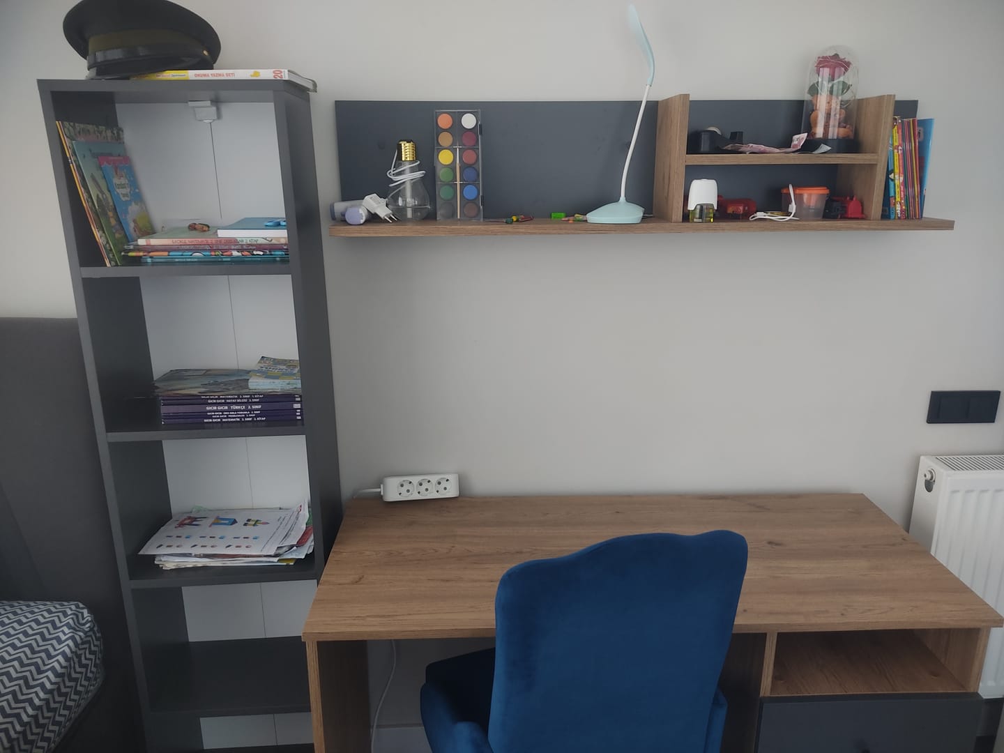 Customer photo review of Rani HA115 Çekmeceli Kitaplıklı Çalışma Ofis Bilgisayar Masası Sepet Ceviz - Antrasit
