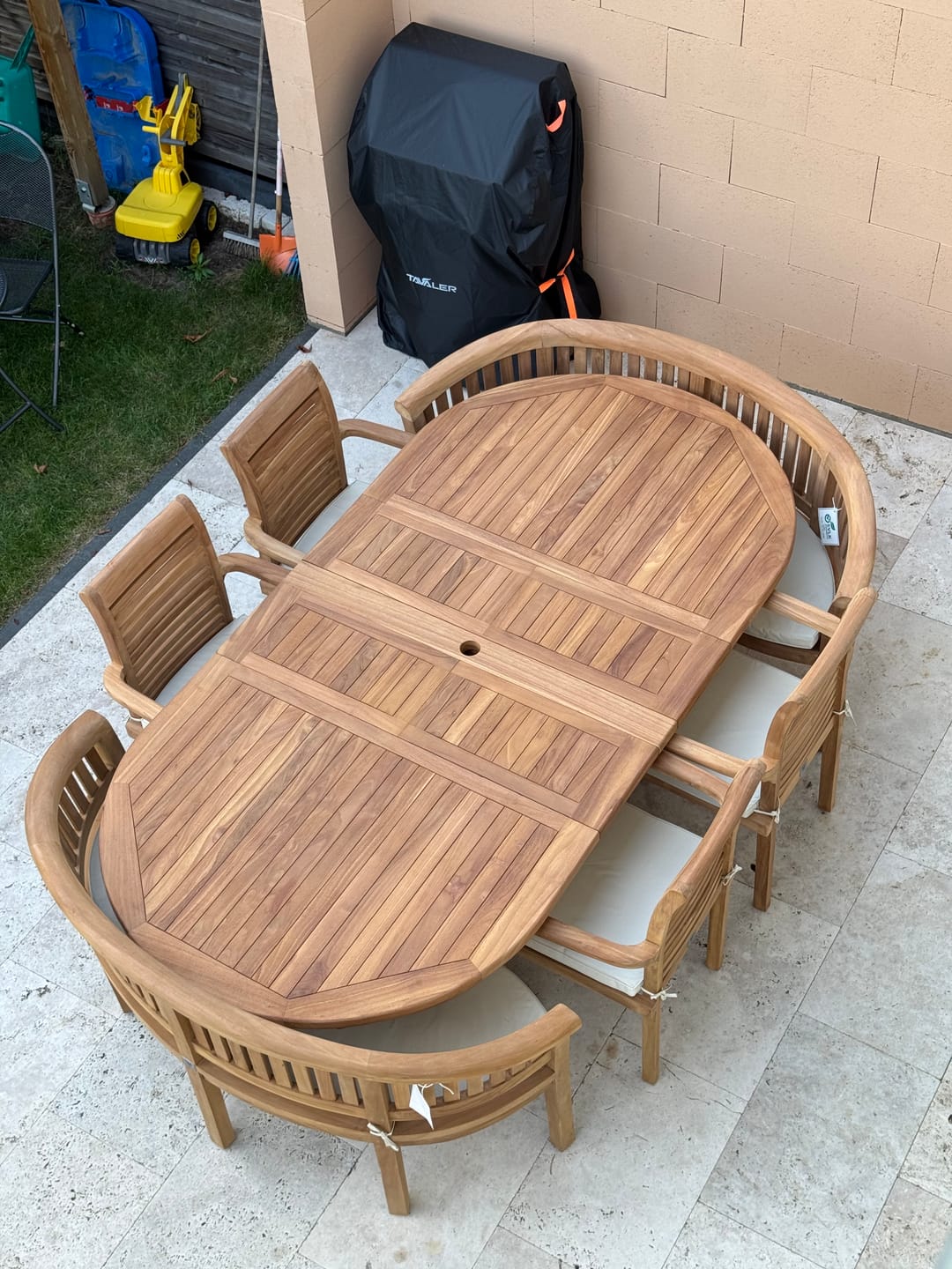 Customer photo review of Teak Gartenmöbel 180-240cm Ausziehtisch 4cm Platte (6 Oxford Stapelstühle 2 San Francisco Bänke) Inklusive Kissen.