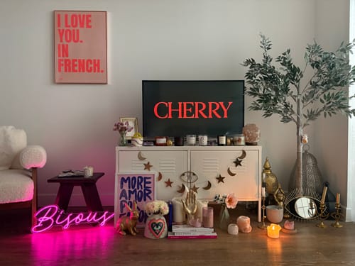 Customer photo review of Custom Neon: Bisous