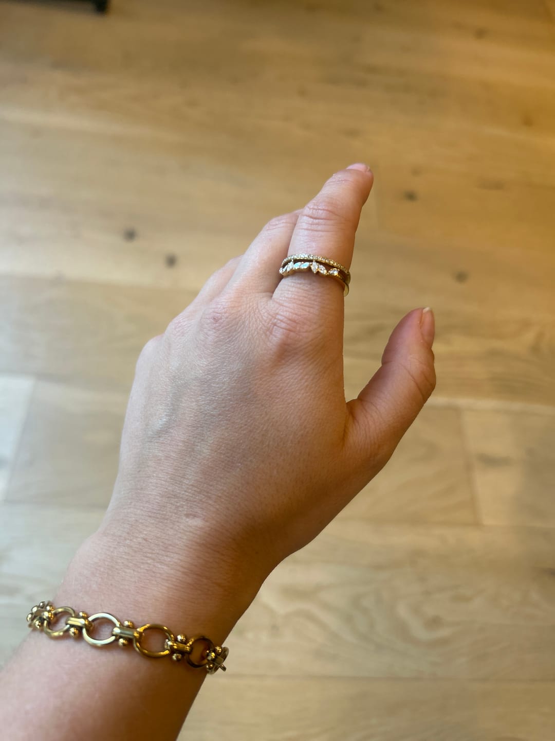 Customer photo review of 18K Gold Mia Crystal Ring