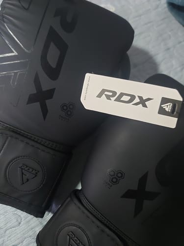 Customer photo review of Guantes de Boxeo Kara F6