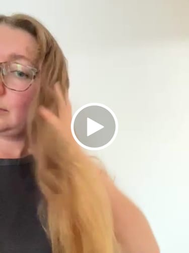 Customer video review of Hair Therapy - Hydrating + Detangling leave in conditionner