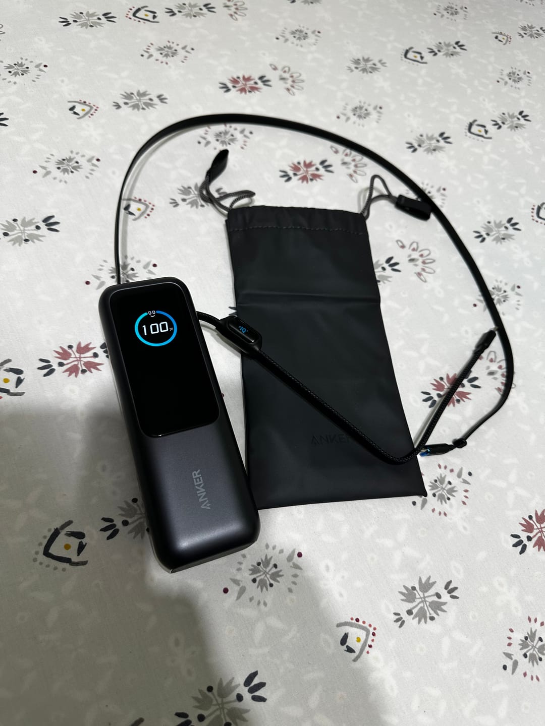 Customer photo review of Anker Power Bank 25000mAh 165W con Cables USB-C Retráctiles – Carga Rápida PD 100W