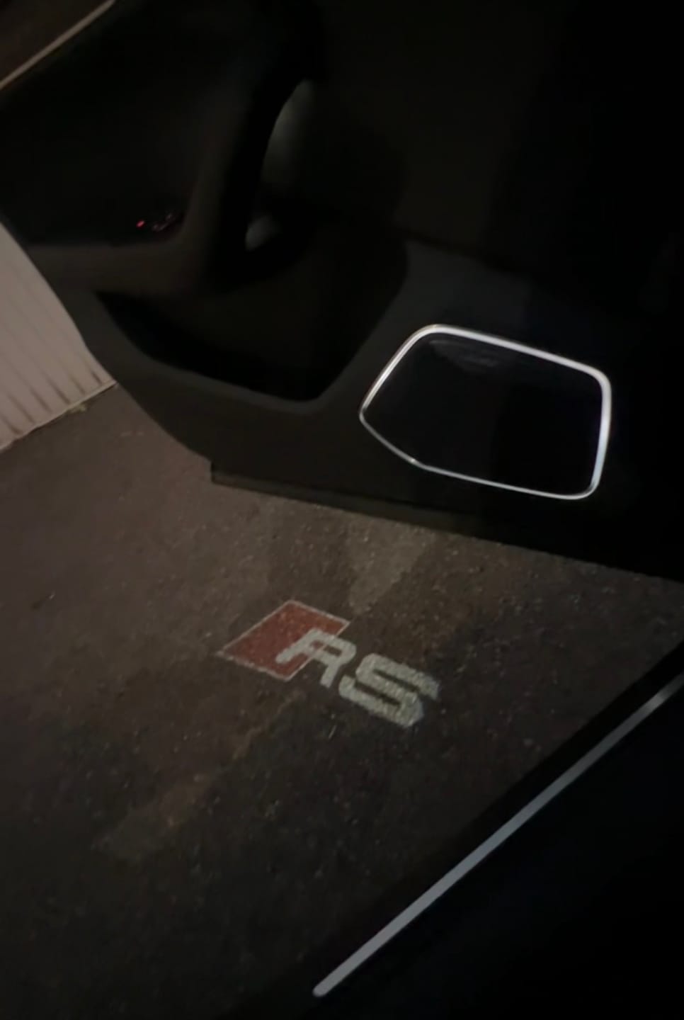 Customer photo review of Projecteur Led Porte Logo Audi