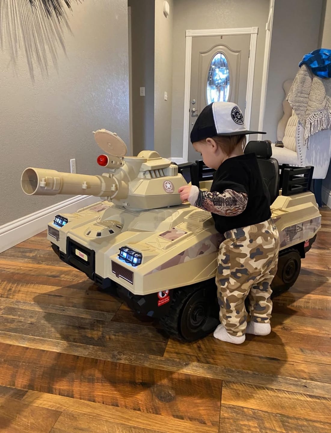 Customer photo review of TOBBI 24V Electric Kids Ride-On Tank Car