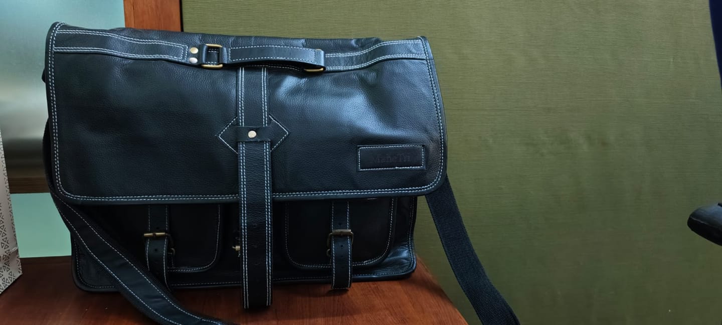 Customer photo review of Retro Black Messenger