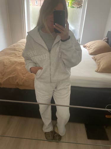 Customer photo review of GATED COMMUNITY STRAIGHT LEG SWEATPANTS LIGHT GREY