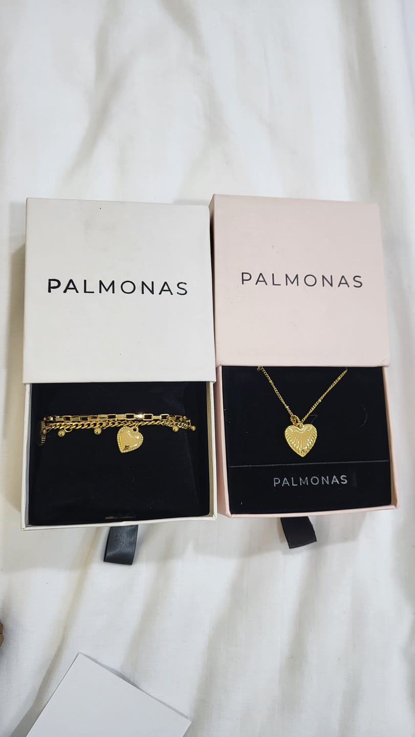 Customer photo review of Hearts All Over Bracelet & Heart Rays Necklace Jewellery Set