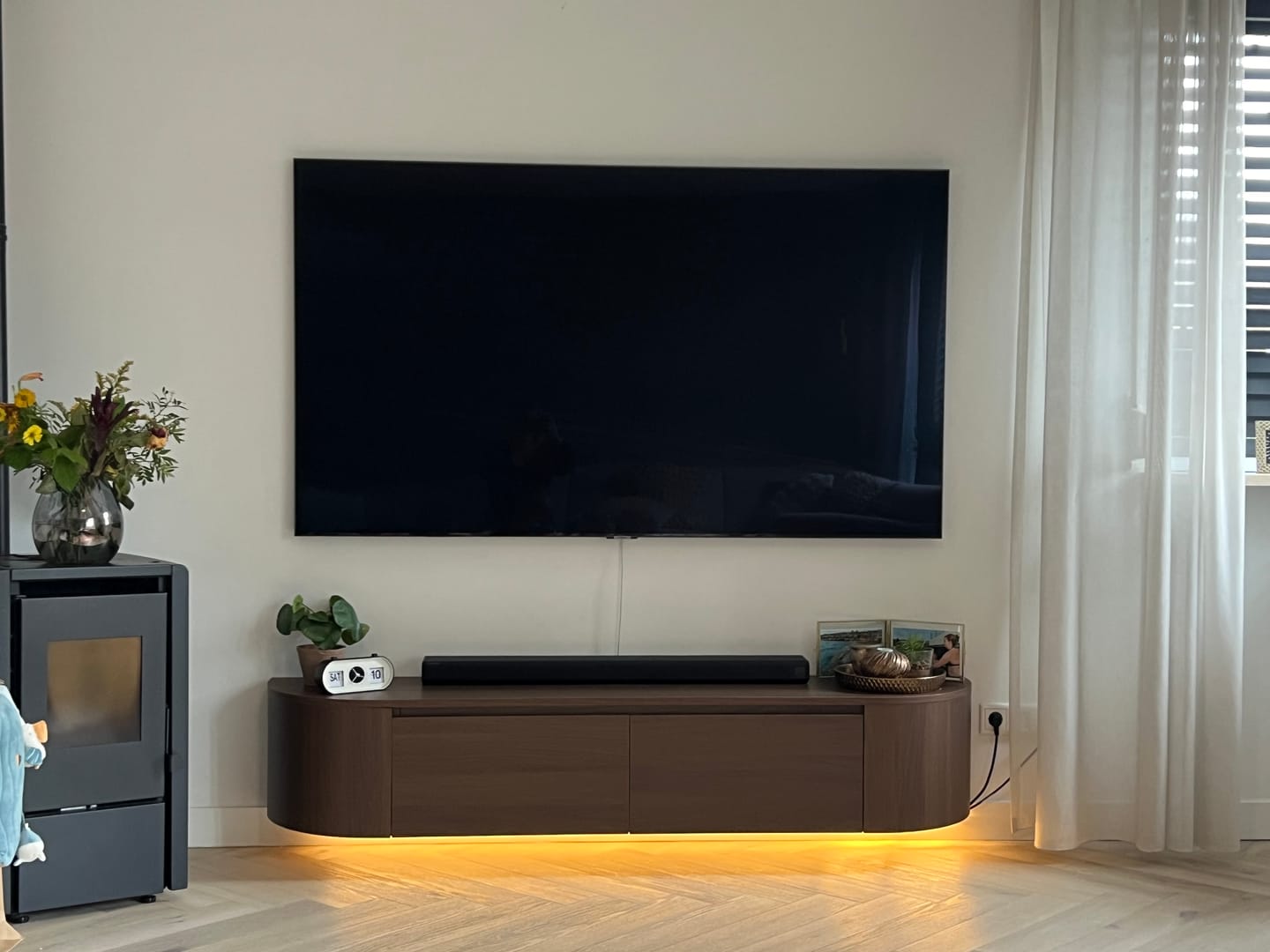 Customer photo review of NOOR – Zwevend TV-Meubel 180 cm - Walnoot