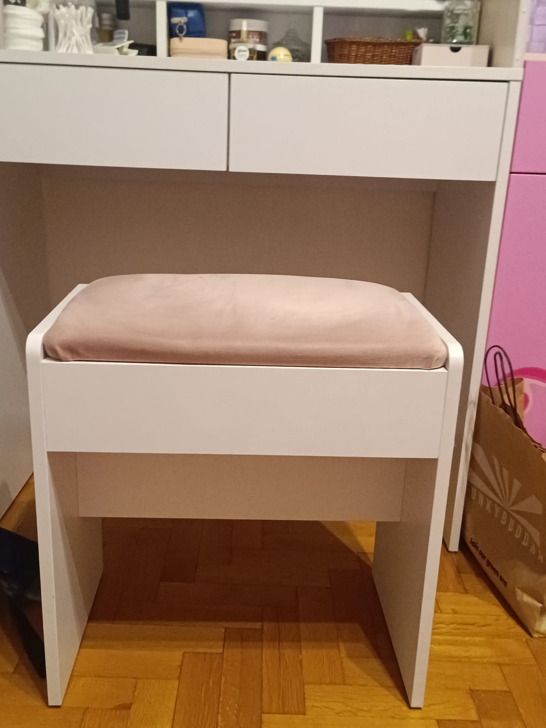 Customer photo review of Σκαμπό για Μπουντουάρ Γραφείου Τουαλέτας Κρεβατοκάμαρας Βελούδινο Ροζ με Λευκό RD-S001W01