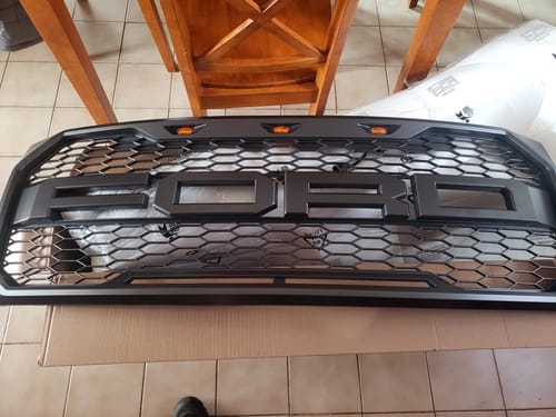Customer photo review of Máscara Estilo Raptor Exclusiva para FORD F150 años 2009 al 2014 Transforma tu Camioneta!
