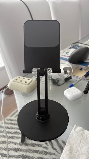 Customer photo review of Stand Giratorio de Altura Ajustable para Tablet y Celular