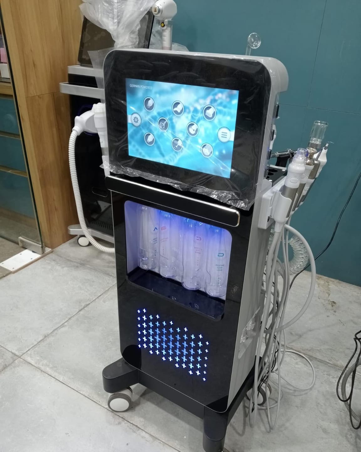 Customer photo review of 17 in 1 Hydra Skin Care System Facial Machine Elite