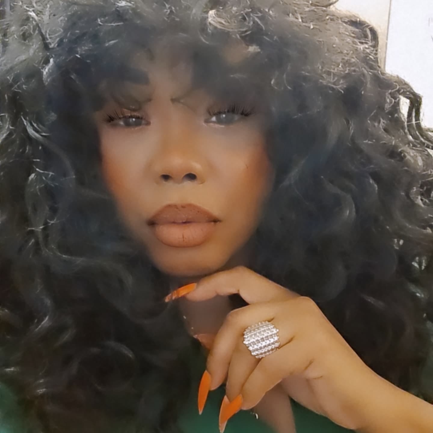 Customer photo review of Outre Wigpop Style Selects Full Wig - LEANZA