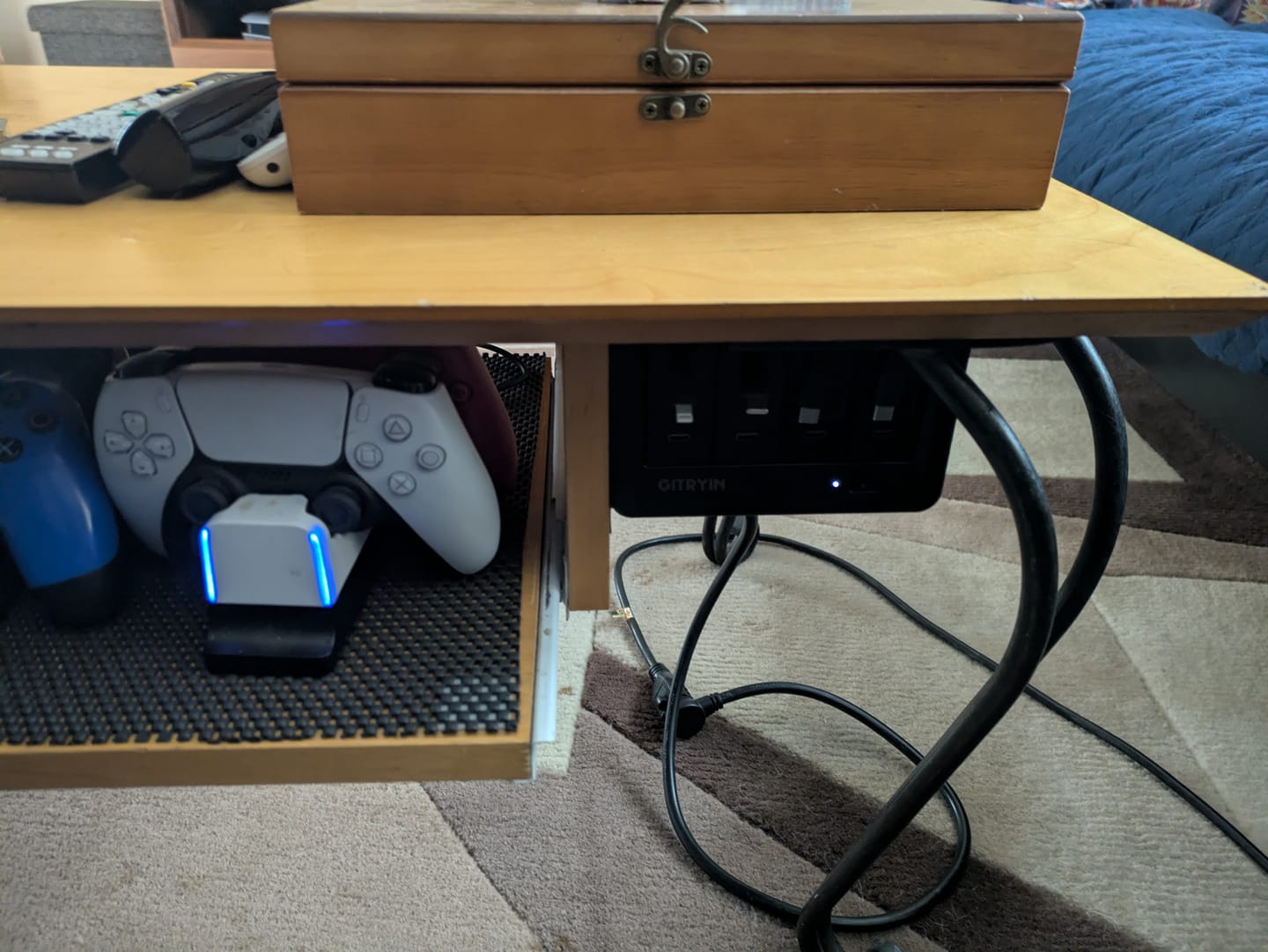 Customer photo review of Gitryin Desktop Charging Station 12-in-1 (40W Combo)