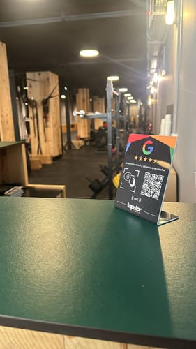 Customer photo review of Expositor Reseñas Google NFC y QR