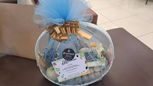 Customer photo review of Putrajaya Paradise Fruit Basket (with 12 pc Ferrero Rocher) [Malaysia]