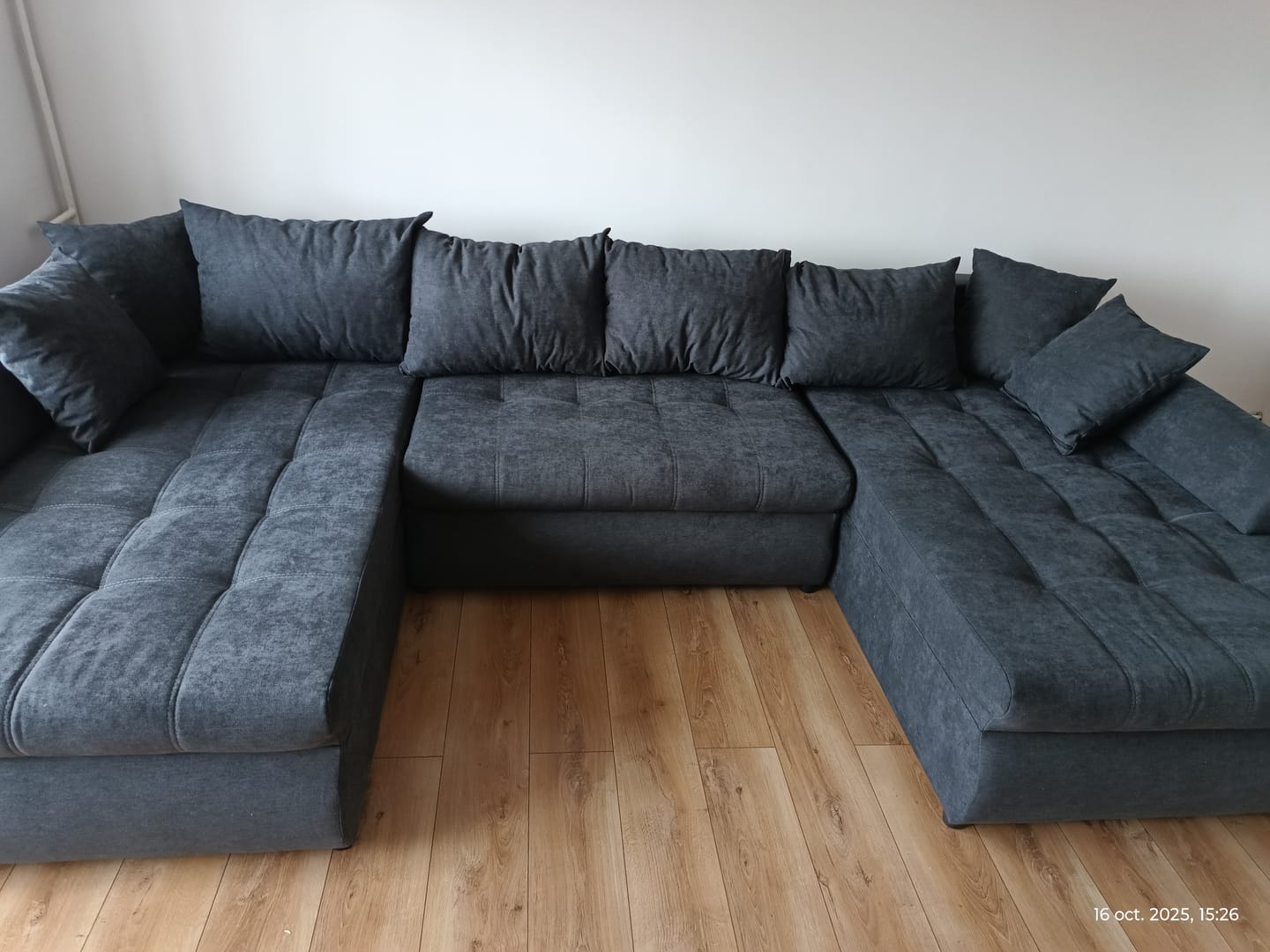 Customer photo review of Colțar extensibil dumonde cu ladă de depozitare si sezut confortabil din spuma HR, Loana U Enjoy Grafit 355x185 cm