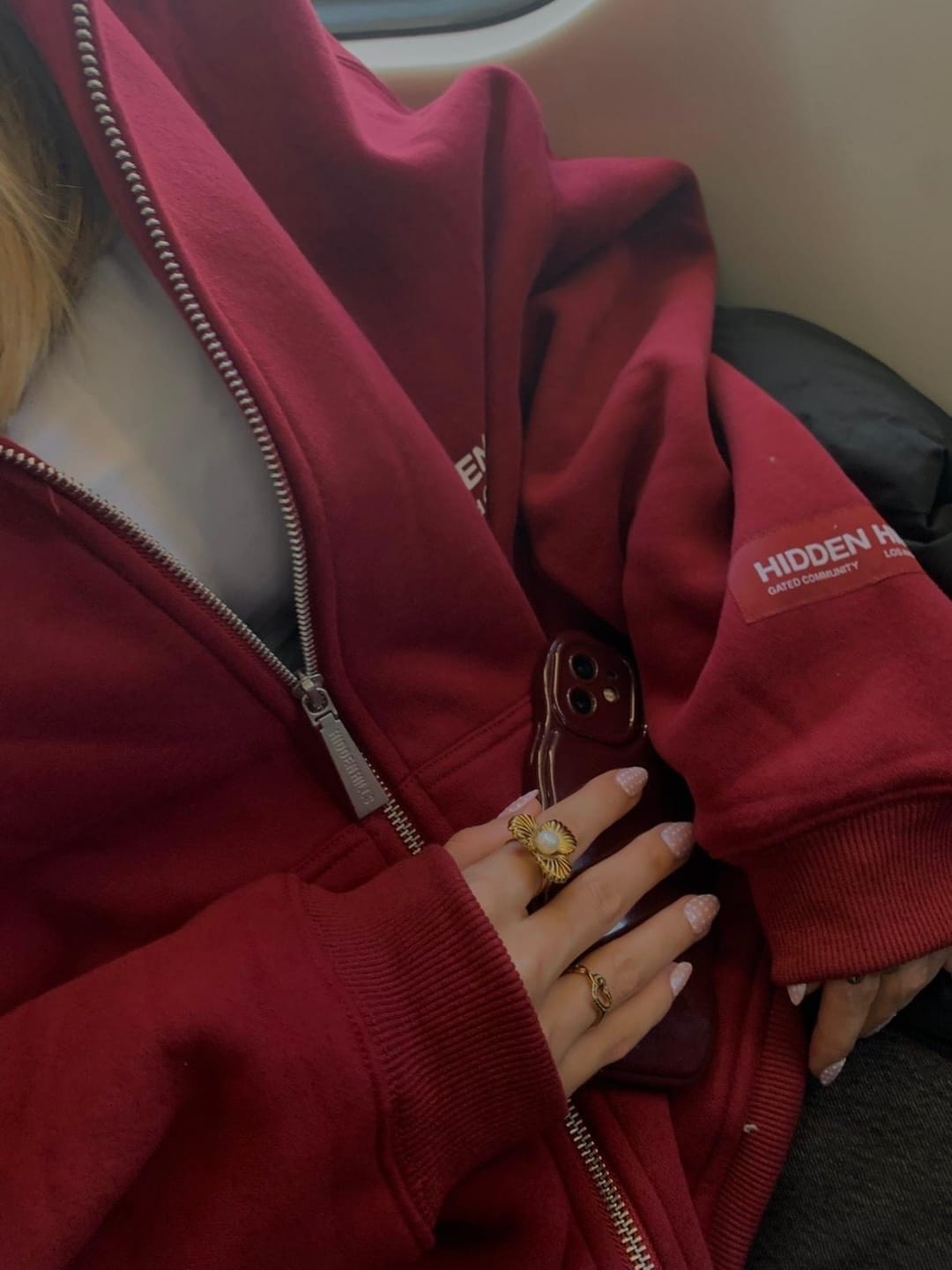 Kundenbewertung mit Foto von LABEL ZIP HOODIE BURGUNDY