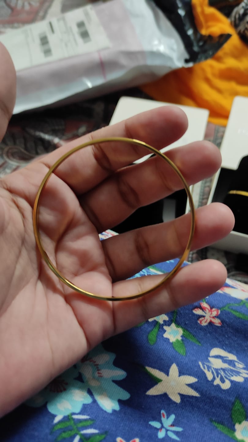 Customer photo review of Flat Wire Bangle Bracelet