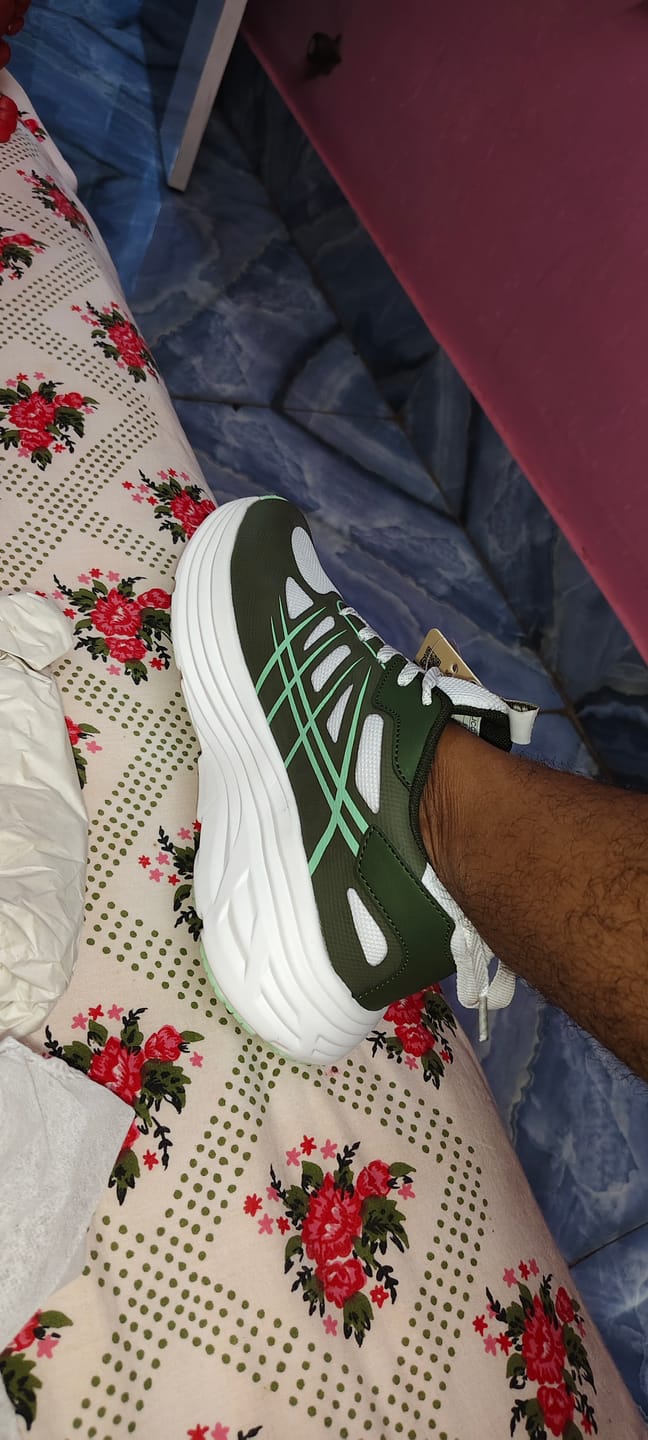 Customer photo review of Bacca Bucci RUNWAY Women’s Running Shoes