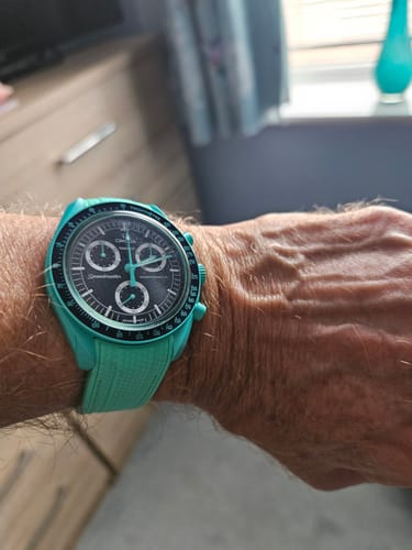 Customer photo review of Curved Premium Rubber Strap - Mint
