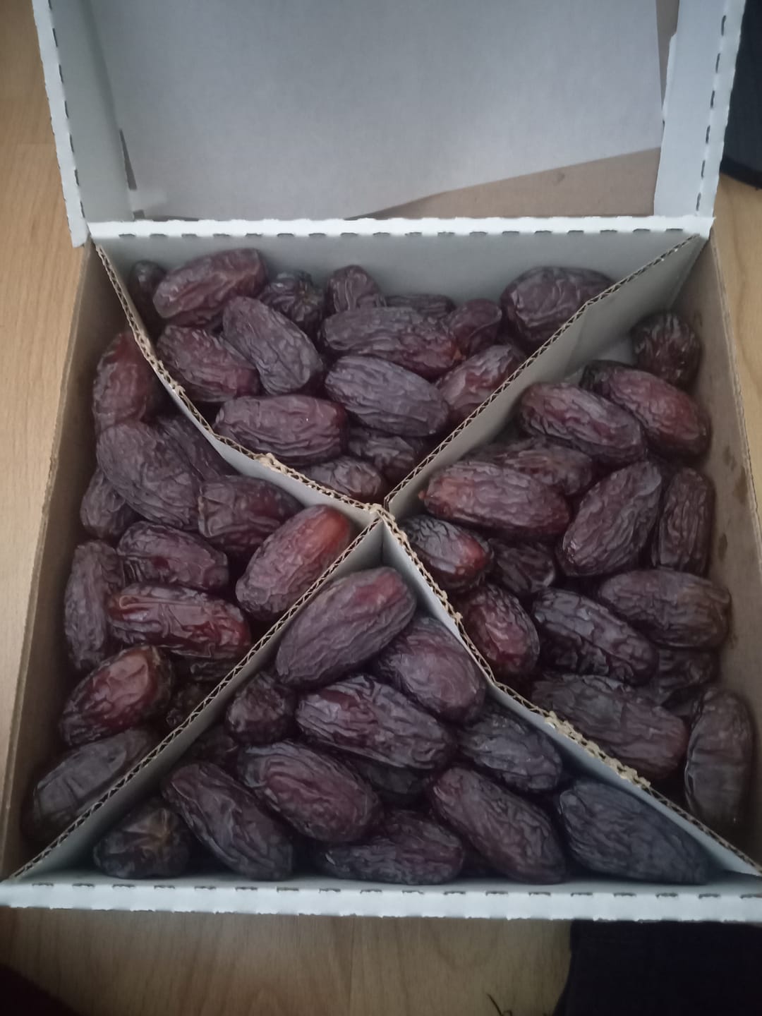 Customer photo review of Organic Large Medjool Dates Box
