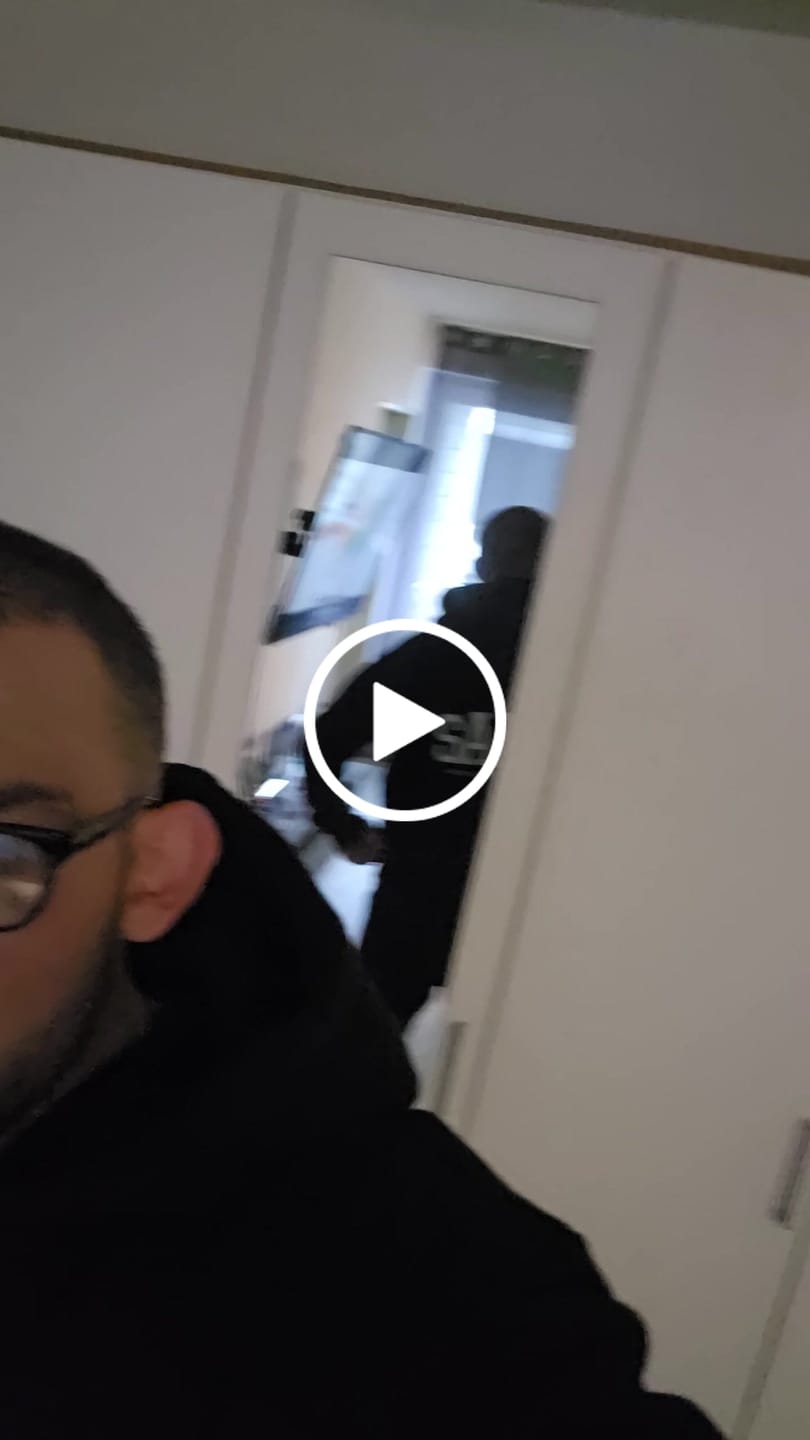 Customer video review of Lifestyle Herren Zip Hoodie schwarz mit Stickerei by SAEBIS®