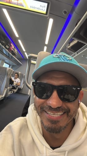 Customer photo review of Lentes De Sol Rb Wayfare Rb2140n Negro Brilloso Verde G15