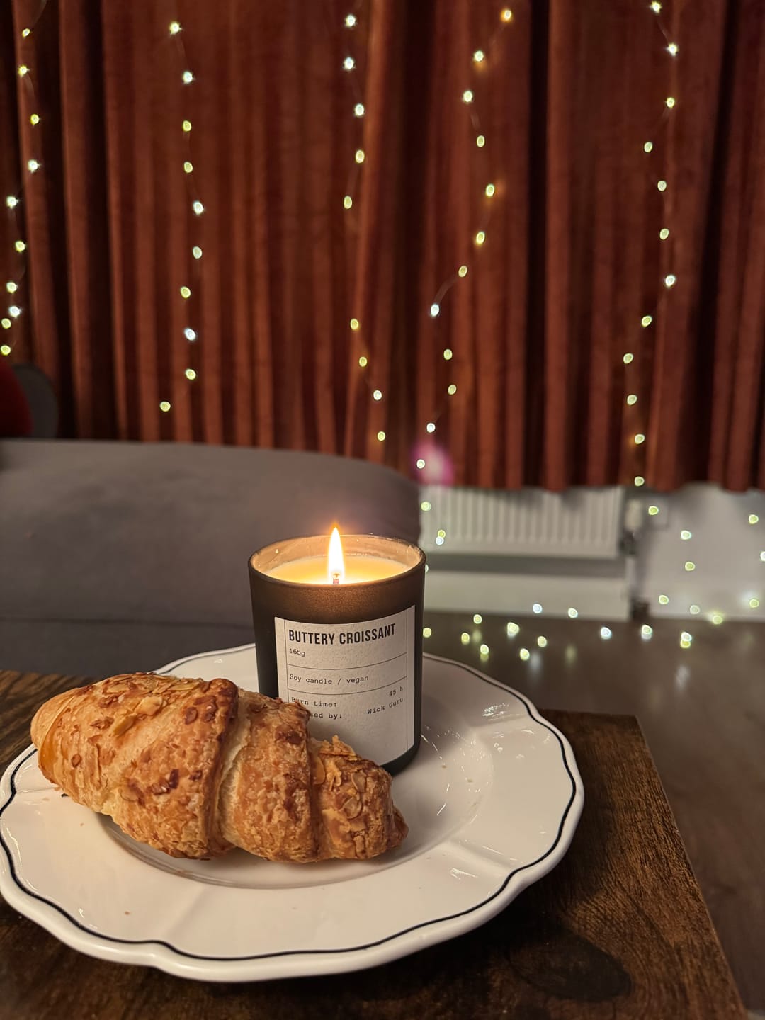 Customer photo review of Buttery Croissant Candle