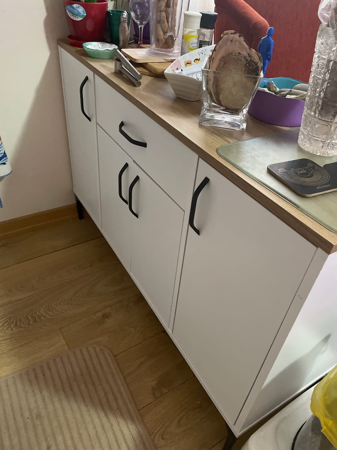 Customer photo review of Rani JE136 Kahve Köşesi Çok Amaçlı Dolap 4 Kapaklı 1 Çekmeceli Kiler Mutfak Dolabı Beyaz - Sepet Ceviz