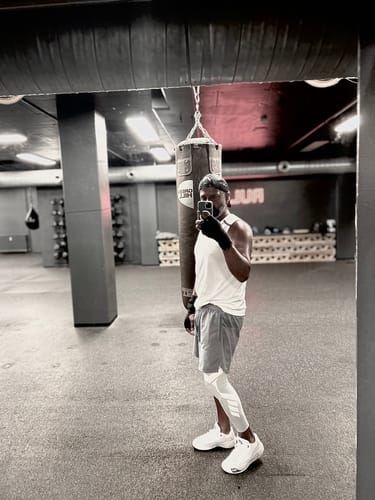 Customer photo review of Compression Sleeves V2 for Knees and Legs