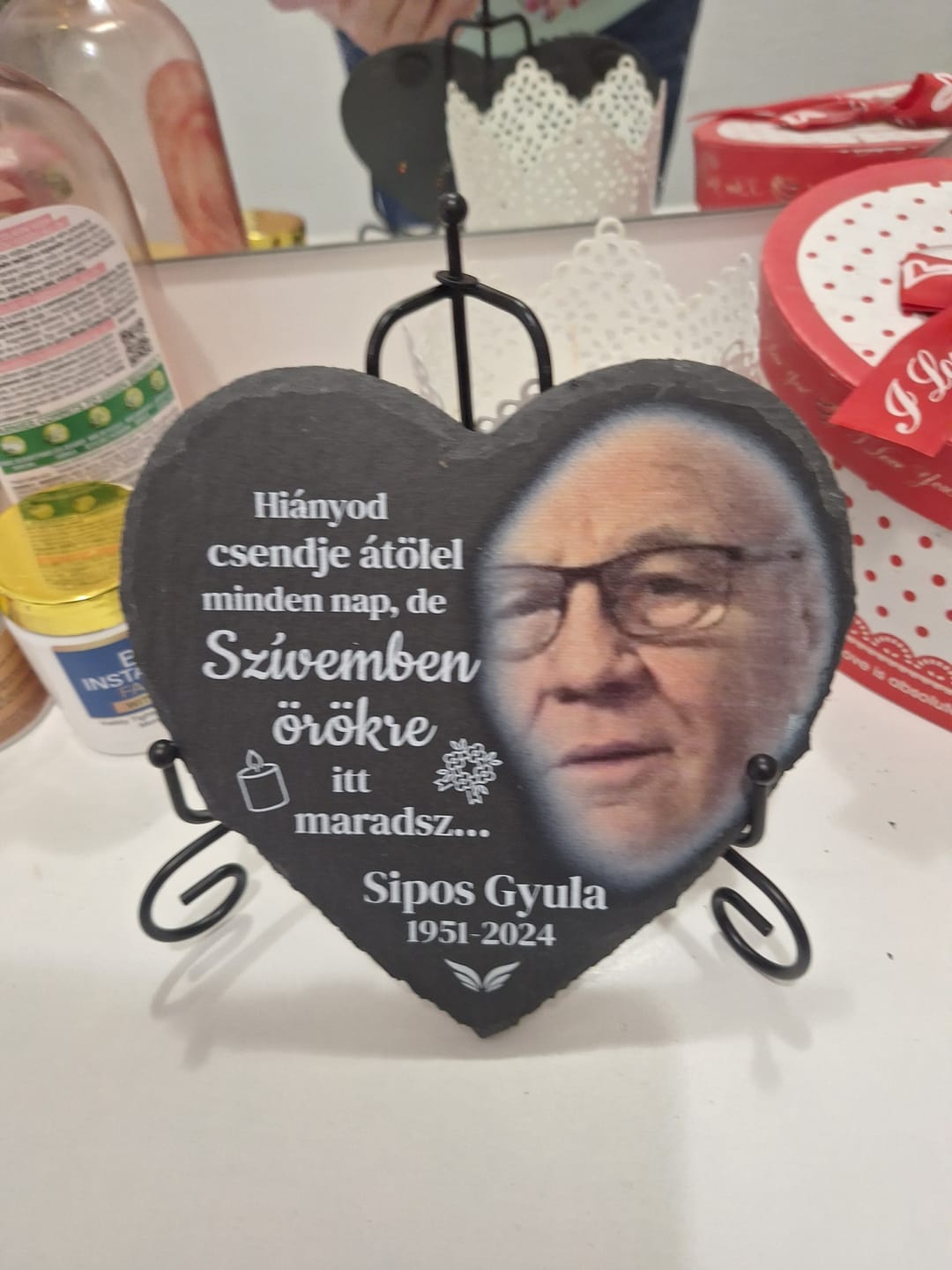 Customer photo review of NeFeledd - Személyre Szabott Emlékkő Szeretted Emlékére