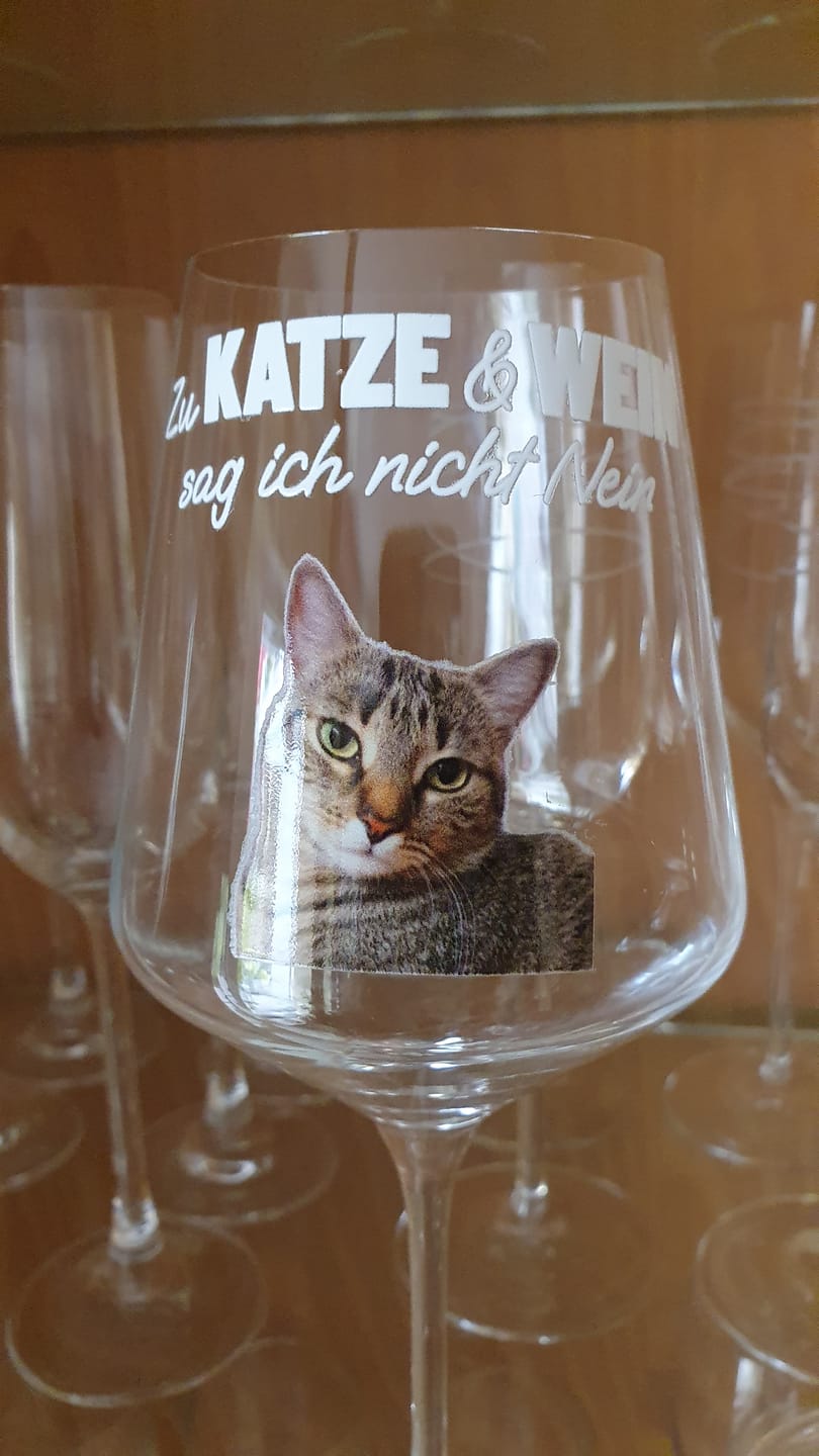 Customer photo review of Zu Katze und Wein sag ich nicht nein - Individuelles Weinglas